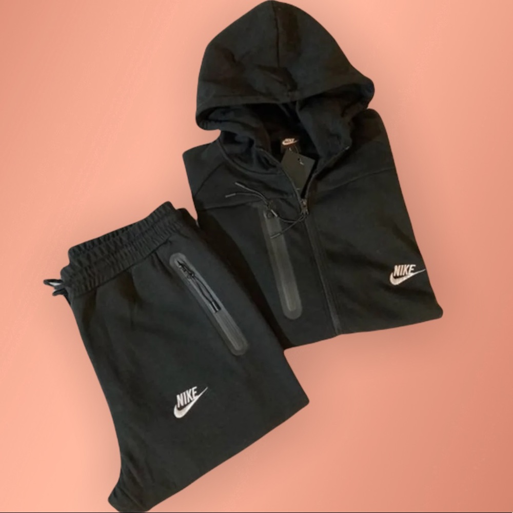Nike tech sweatsuit